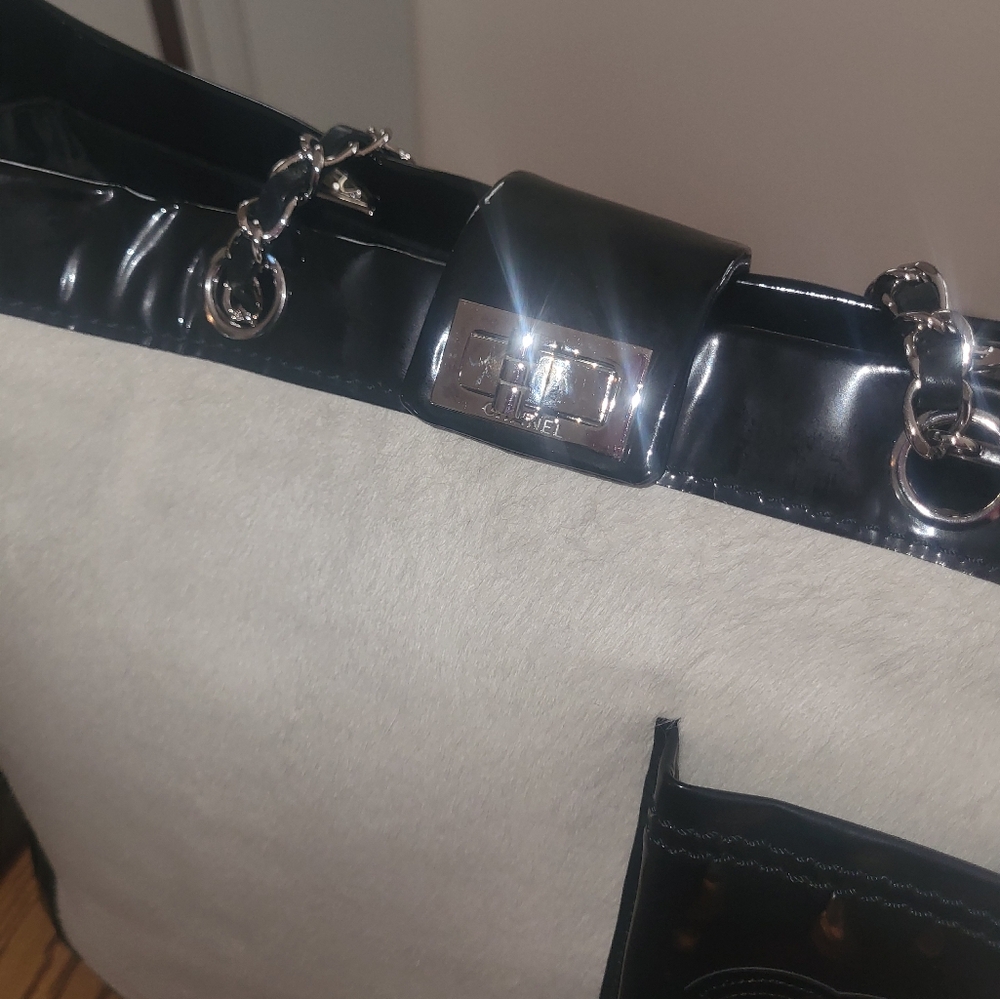 Chanel Black Patent Leather and White Pony Hair*  Runway Tote - Picture 4 of 14